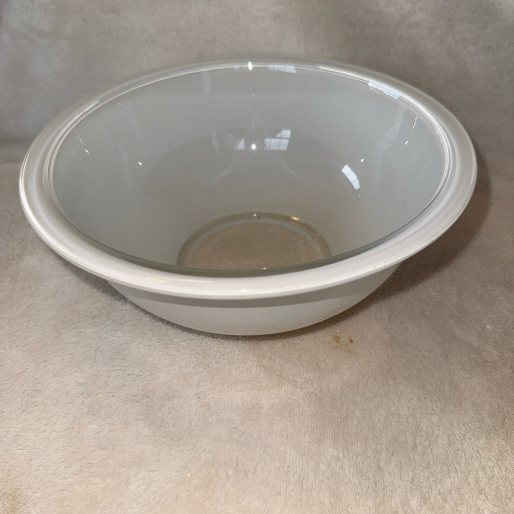 VTG PYREX Clear Bottom Nesting Mixing Bowl White